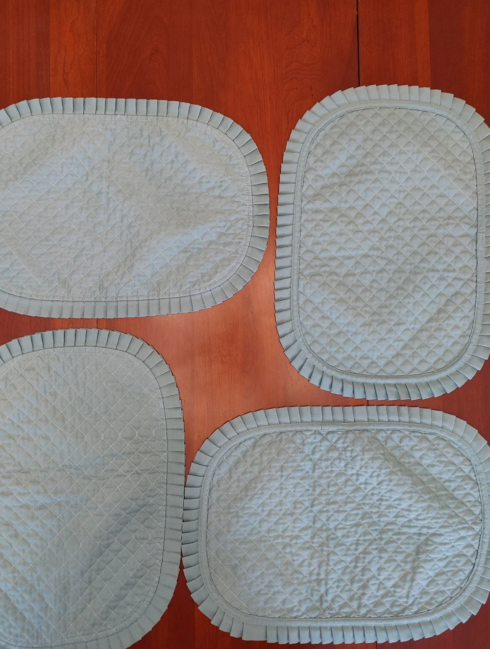 Vintage Quilted Ruffled Placemat Set in Light Green (132rll1)